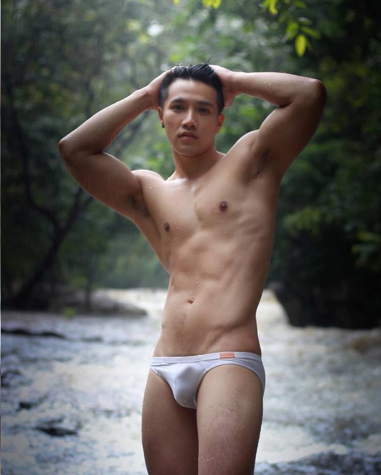 หนุ่มหล่อขึ้นปก 77