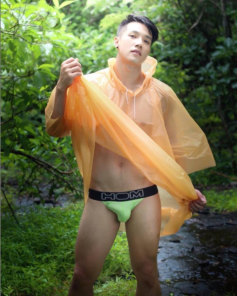 หนุ่มหล่อขึ้นปก 77