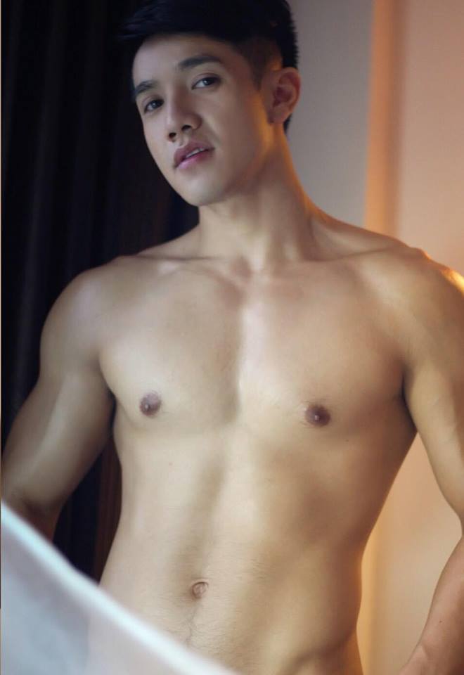 หนุ่มหล่อขึ้นปก 77