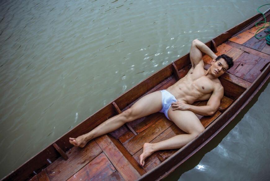 หนุ่มหล่อขึ้นปก 79
