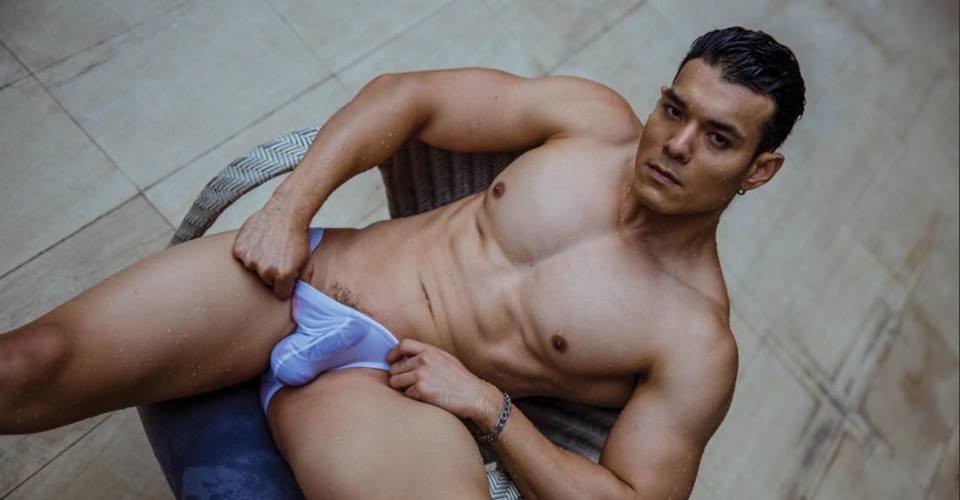 หนุ่มหล่อขึ้นปก 79