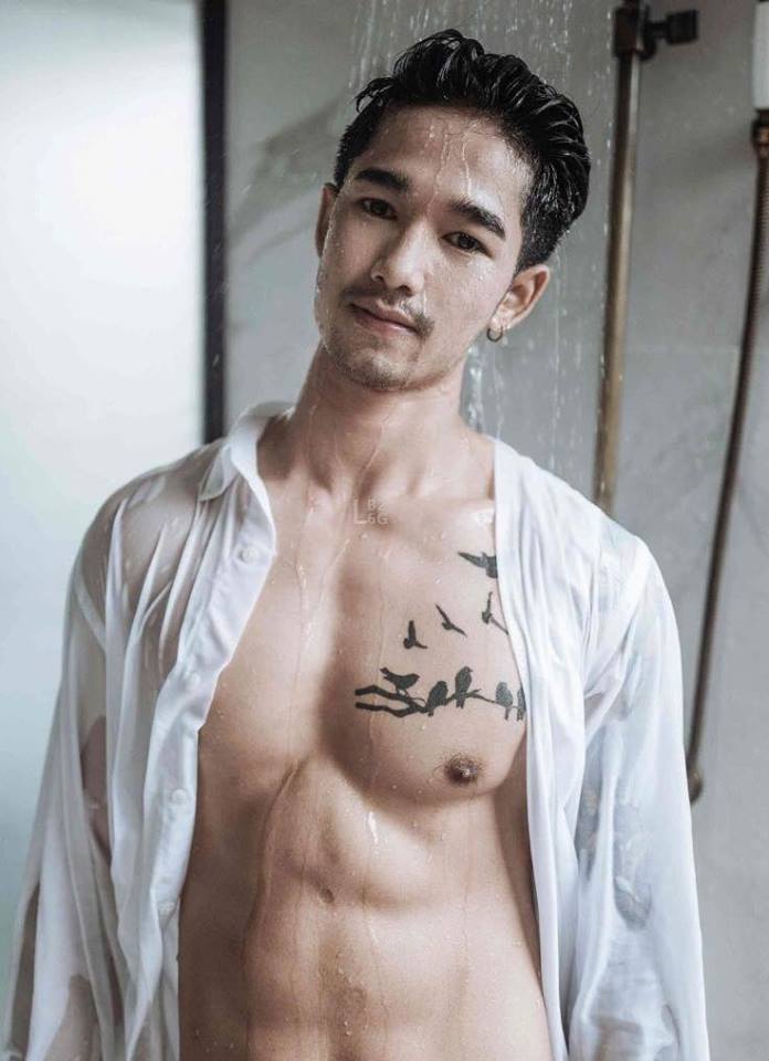 หนุ่มหล่อขึ้นปก 81