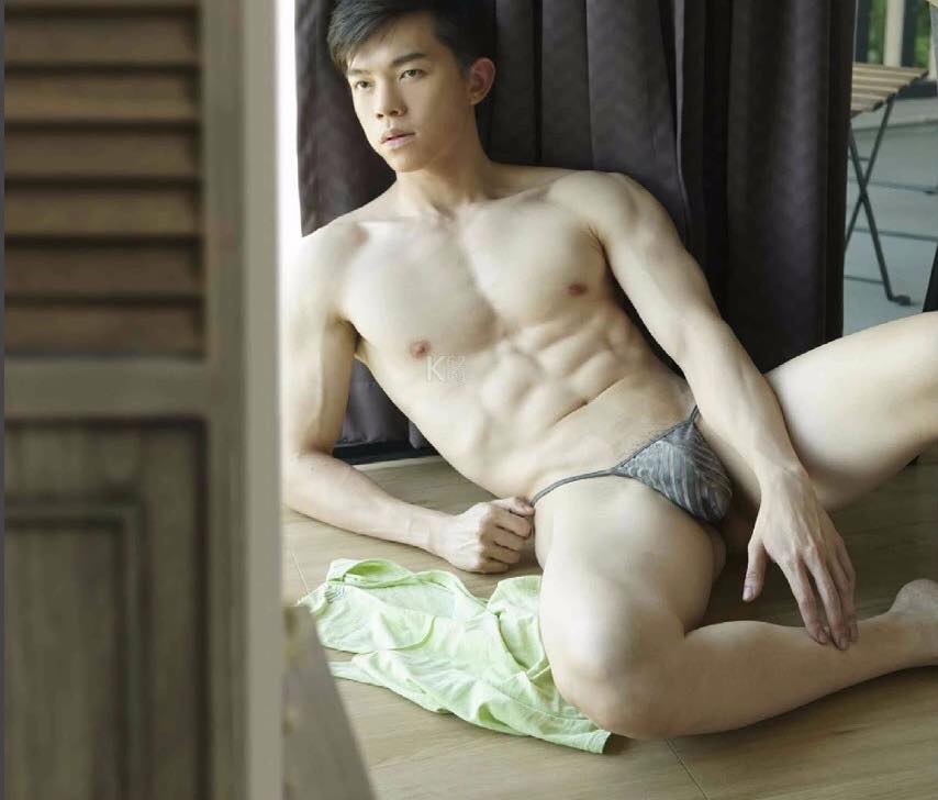 หนุ่มหล่อขึ้นปก 83