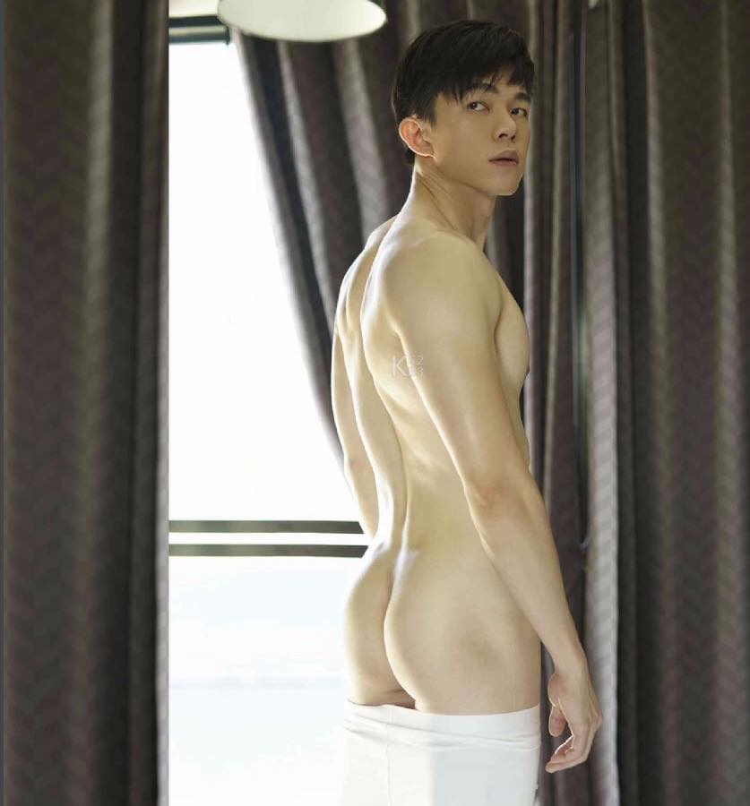 หนุ่มหล่อขึ้นปก 83