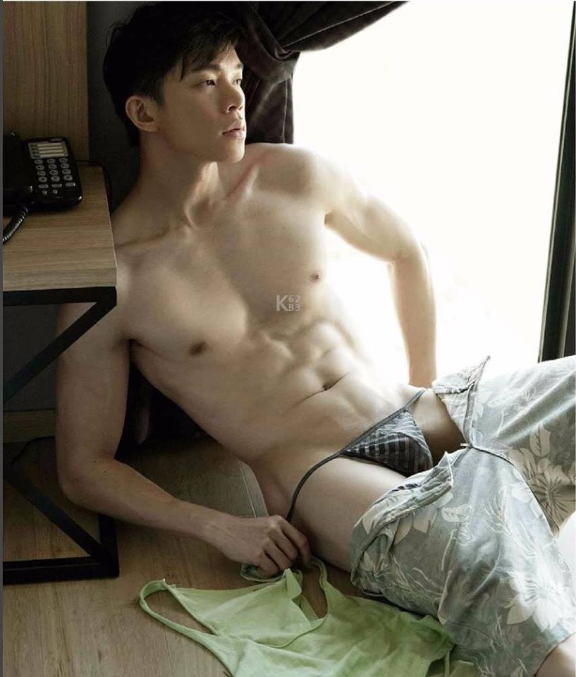 หนุ่มหล่อขึ้นปก 83
