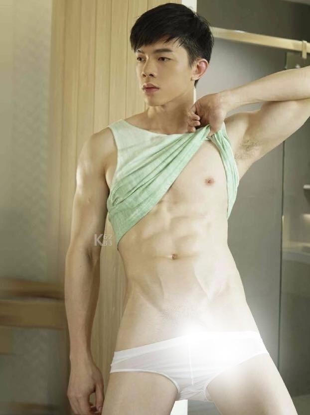 หนุ่มหล่อขึ้นปก 83