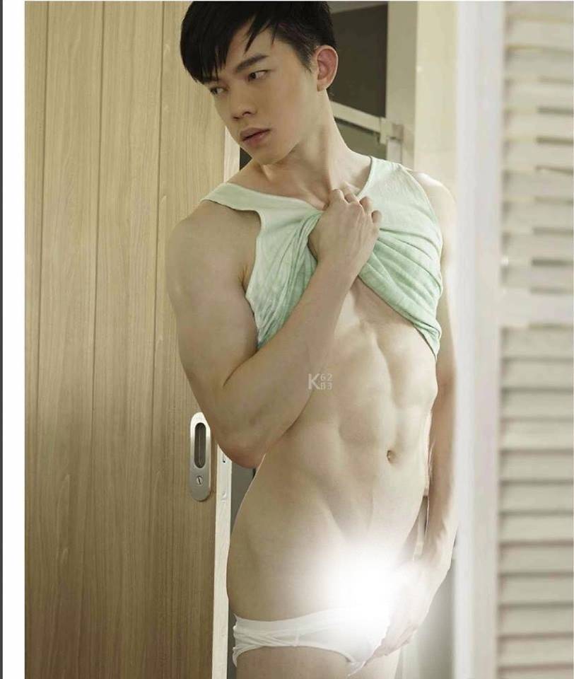หนุ่มหล่อขึ้นปก 83