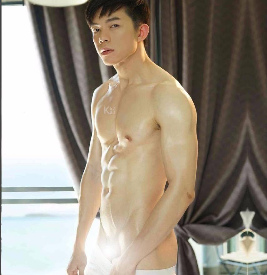 หนุ่มหล่อขึ้นปก 83