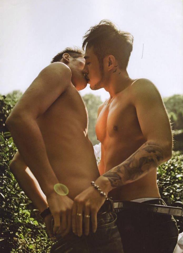 หนุ่มหล่อขึ้นปก 84