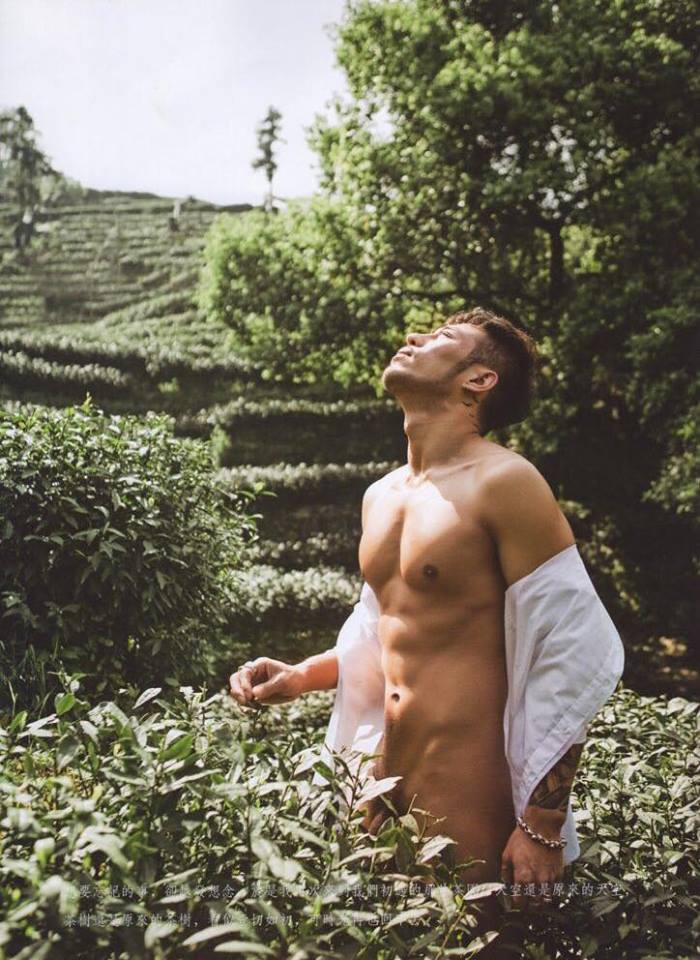 หนุ่มหล่อขึ้นปก 84