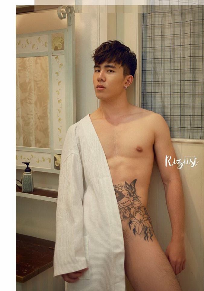 หนุ่มหล่อขึ้นปก 85