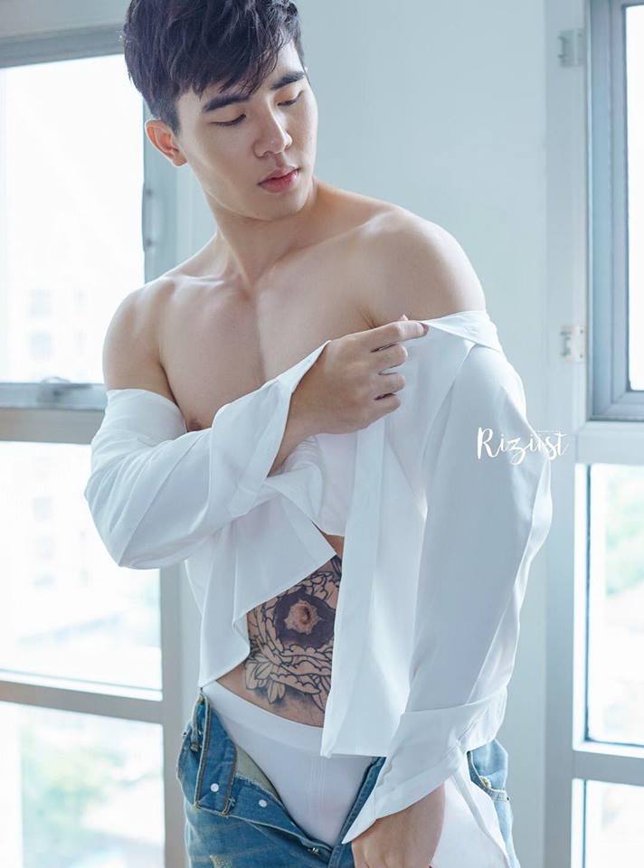 หนุ่มหล่อขึ้นปก 85
