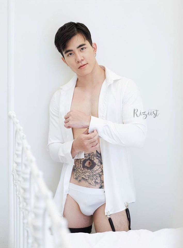 หนุ่มหล่อขึ้นปก 85
