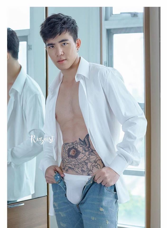 หนุ่มหล่อขึ้นปก 85