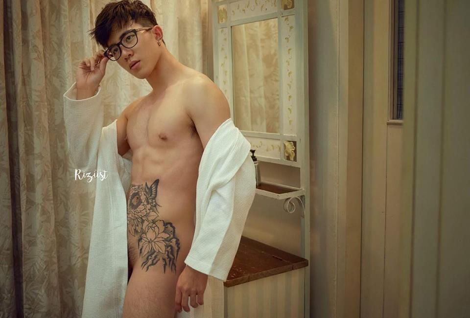 หนุ่มหล่อขึ้นปก 85