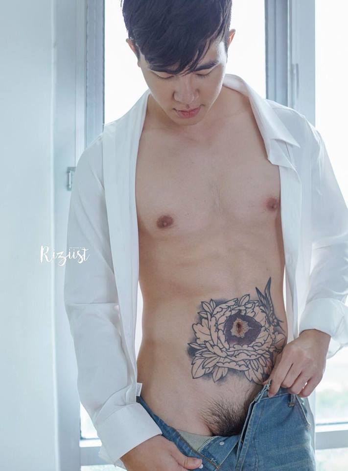 หนุ่มหล่อขึ้นปก 85