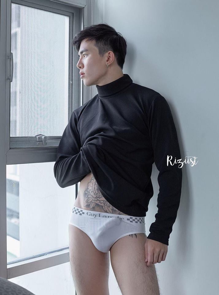 หนุ่มหล่อขึ้นปก 85