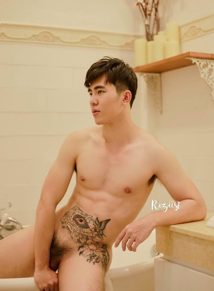 หนุ่มหล่อขึ้นปก 85