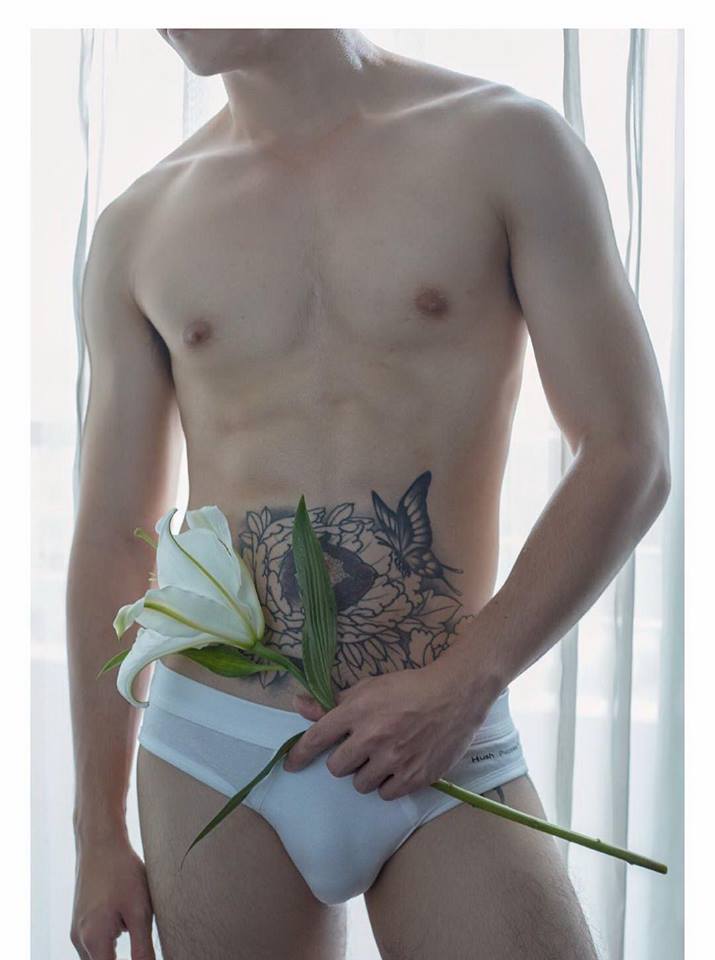 หนุ่มหล่อขึ้นปก 85