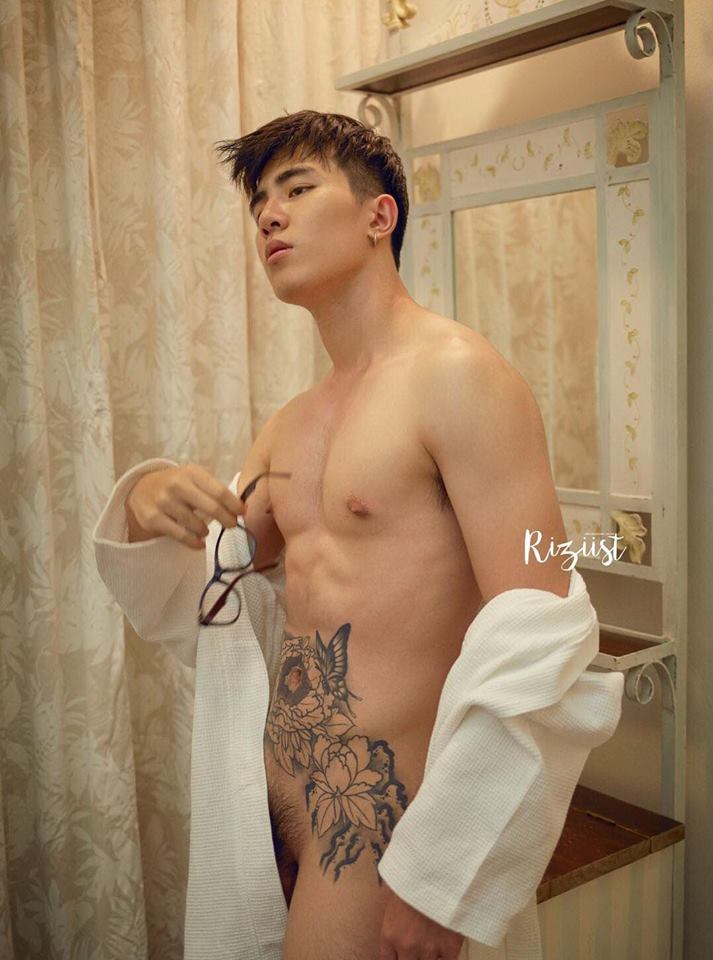 หนุ่มหล่อขึ้นปก 85