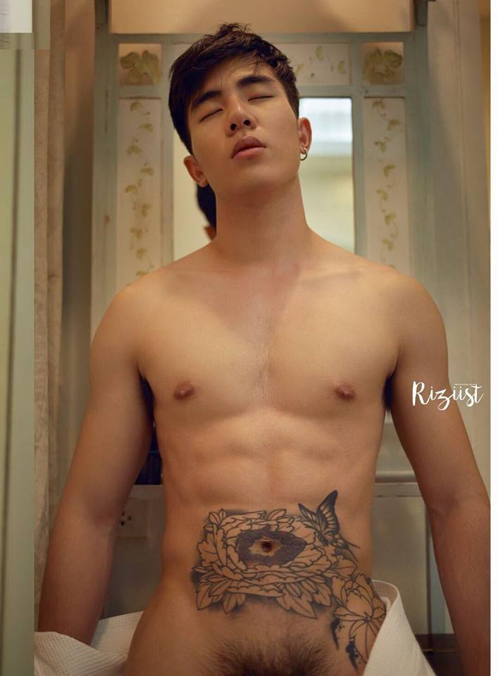 หนุ่มหล่อขึ้นปก 85