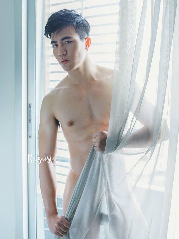 หนุ่มหล่อขึ้นปก 85