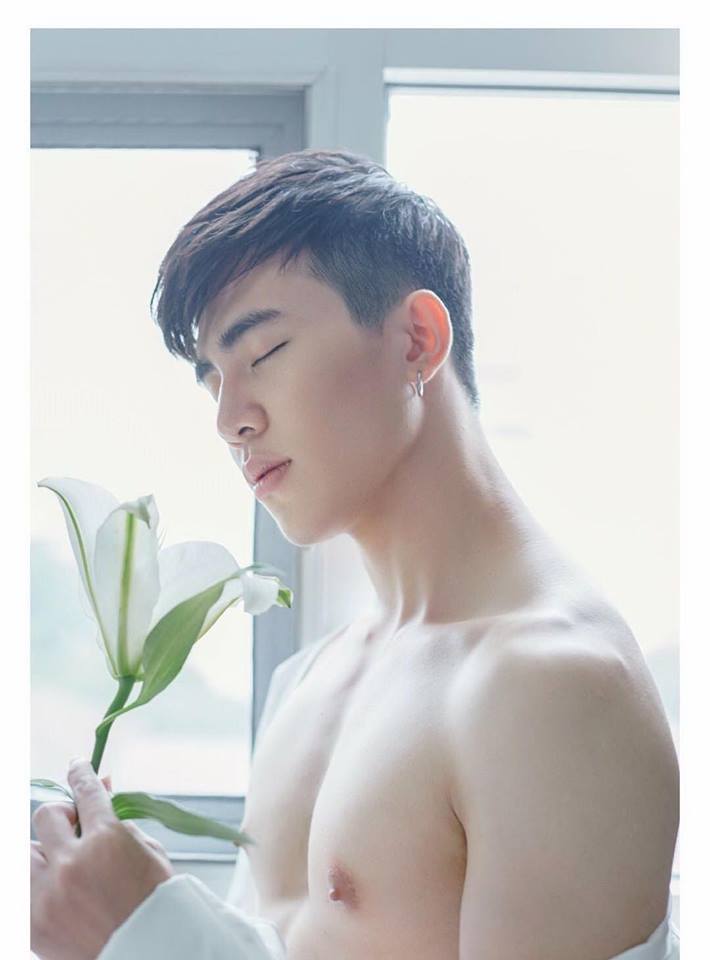 หนุ่มหล่อขึ้นปก 85
