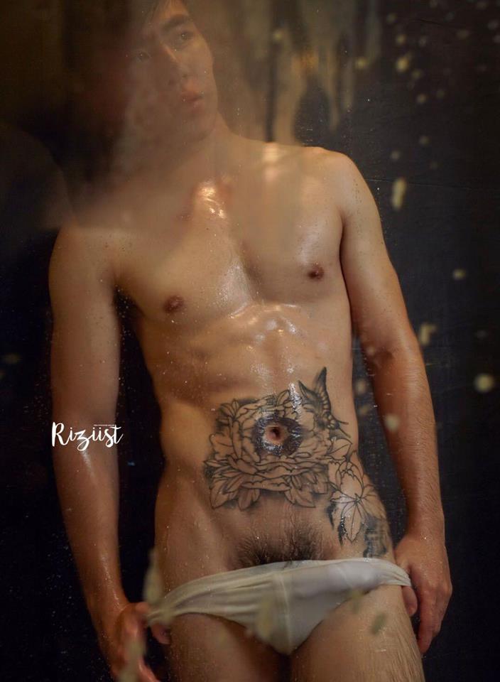 หนุ่มหล่อขึ้นปก 85
