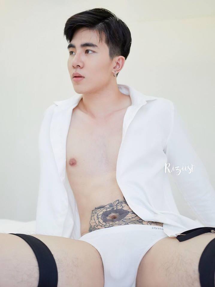 หนุ่มหล่อขึ้นปก 85
