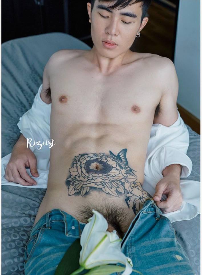 หนุ่มหล่อขึ้นปก 85