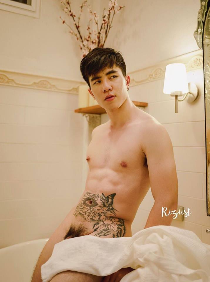 หนุ่มหล่อขึ้นปก 85