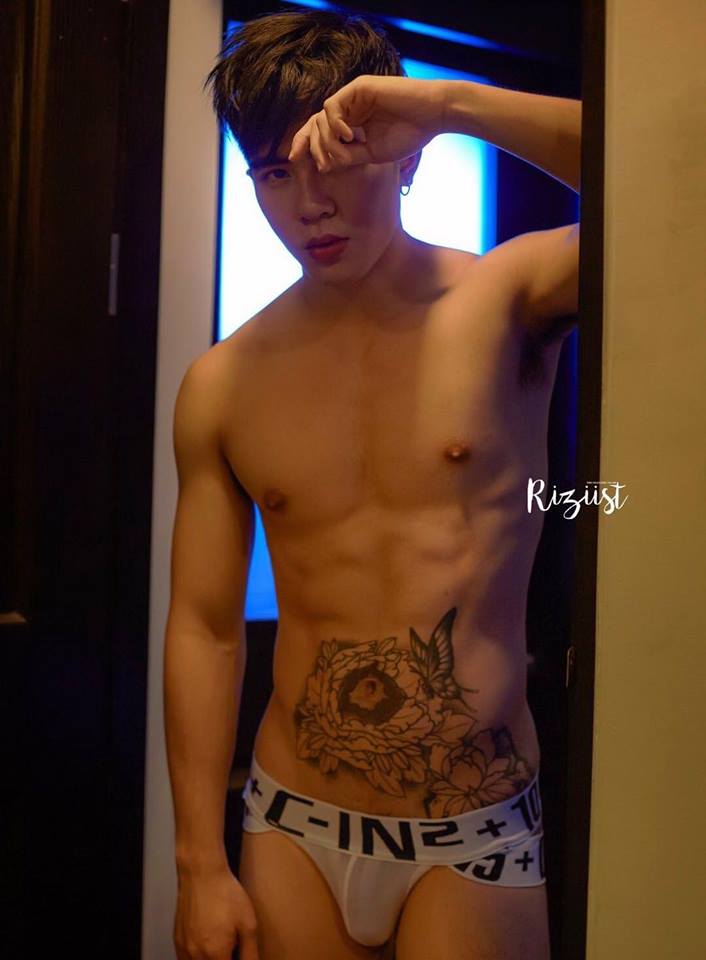 หนุ่มหล่อขึ้นปก 85