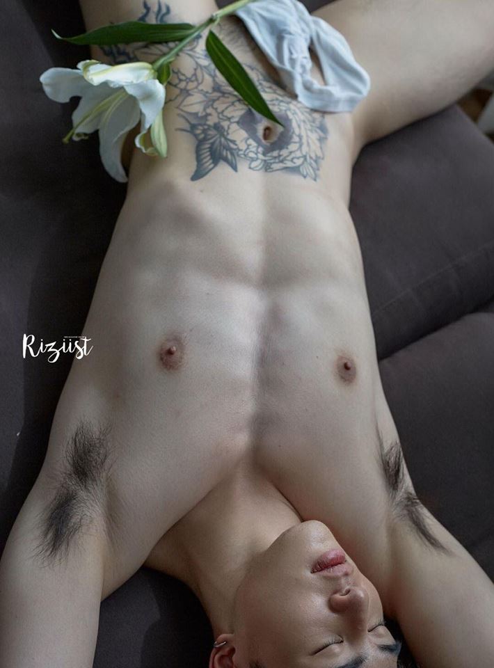 หนุ่มหล่อขึ้นปก 85