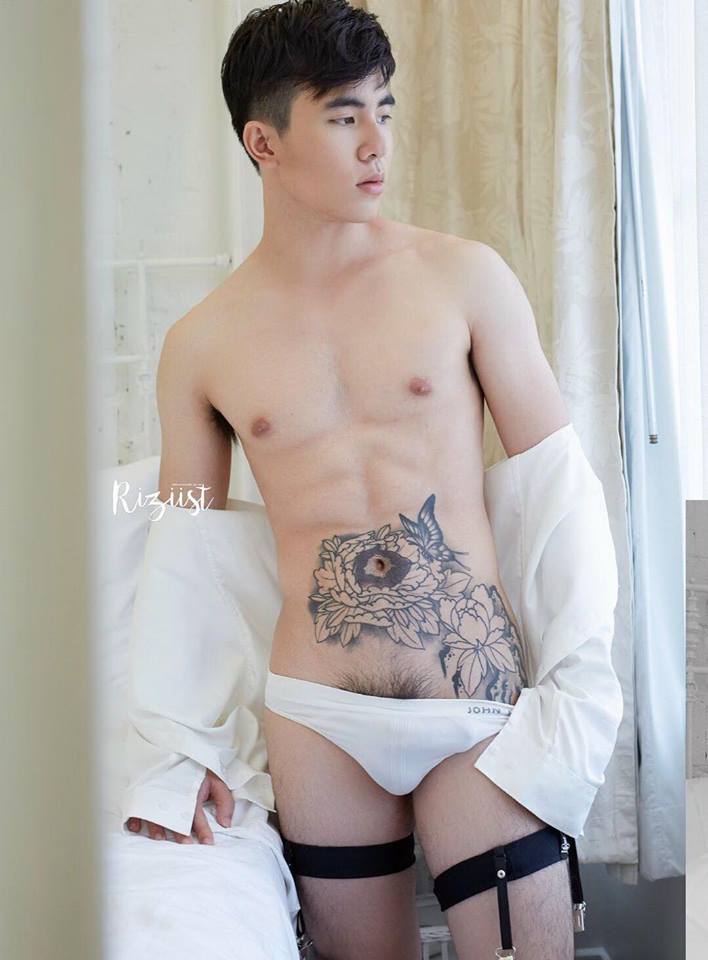 หนุ่มหล่อขึ้นปก 85