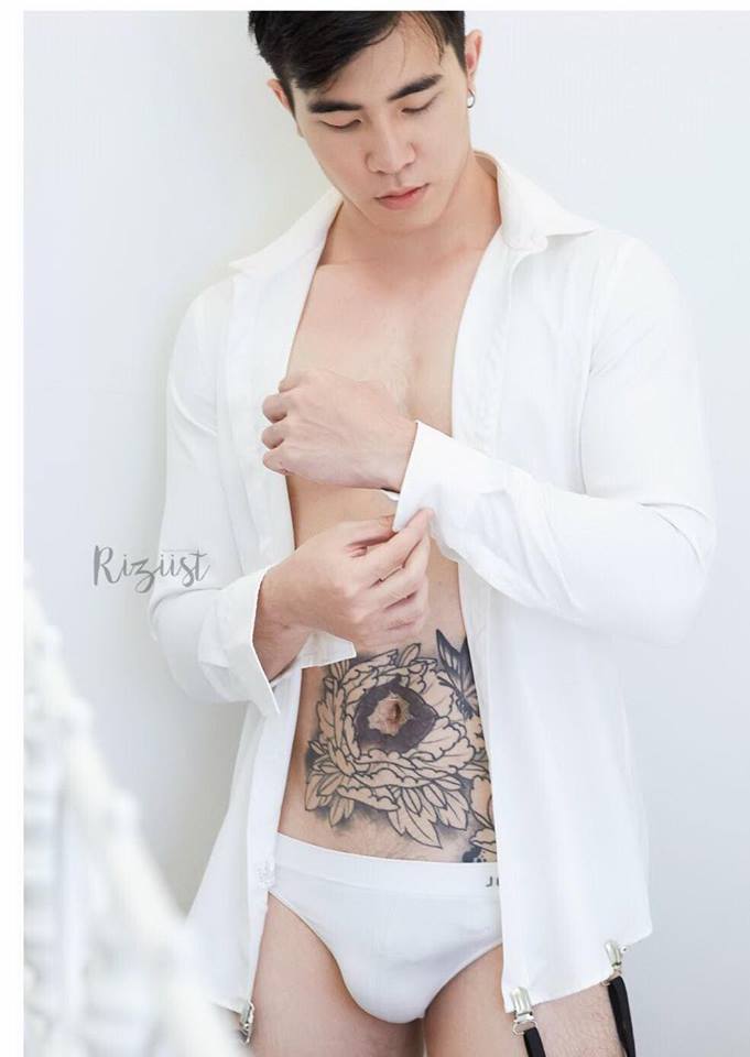 หนุ่มหล่อขึ้นปก 85