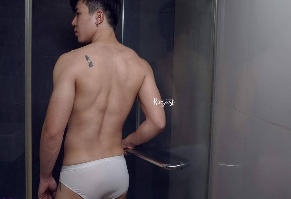 หนุ่มหล่อขึ้นปก 85