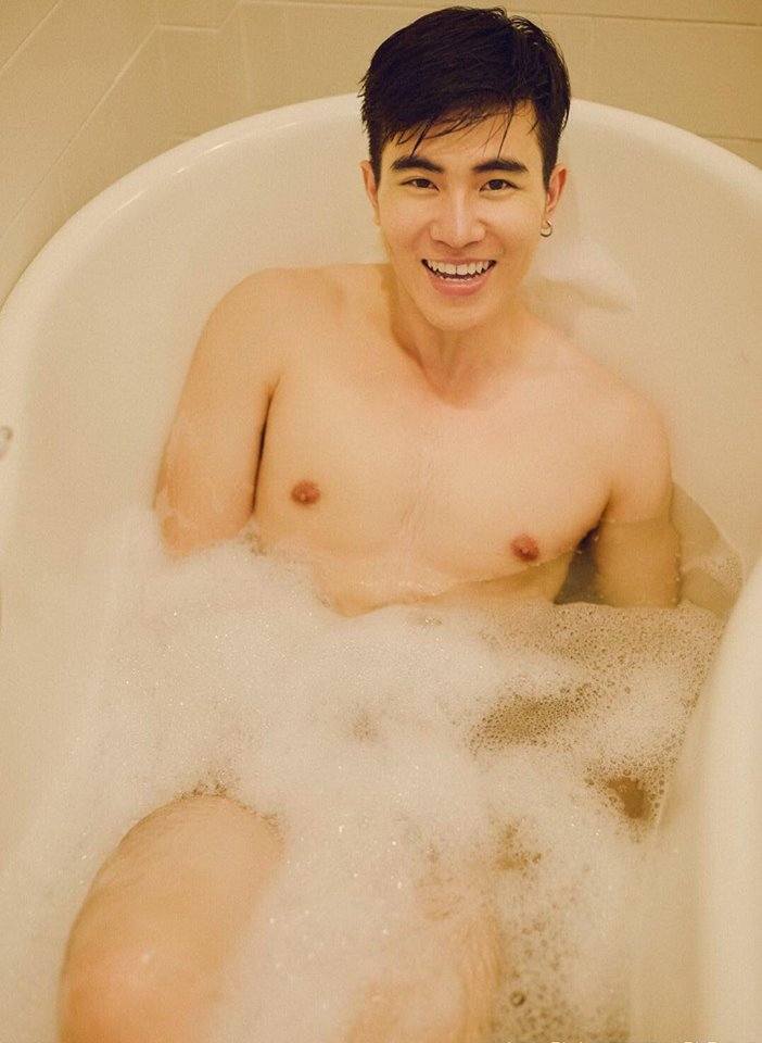 หนุ่มหล่อขึ้นปก 85