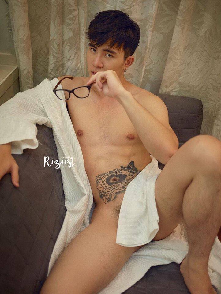 หนุ่มหล่อขึ้นปก 85