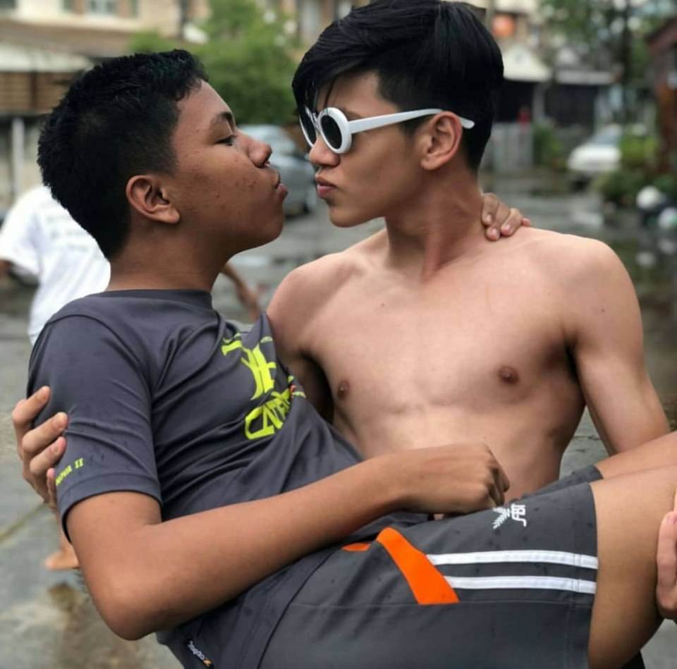 หนุ่มๆ