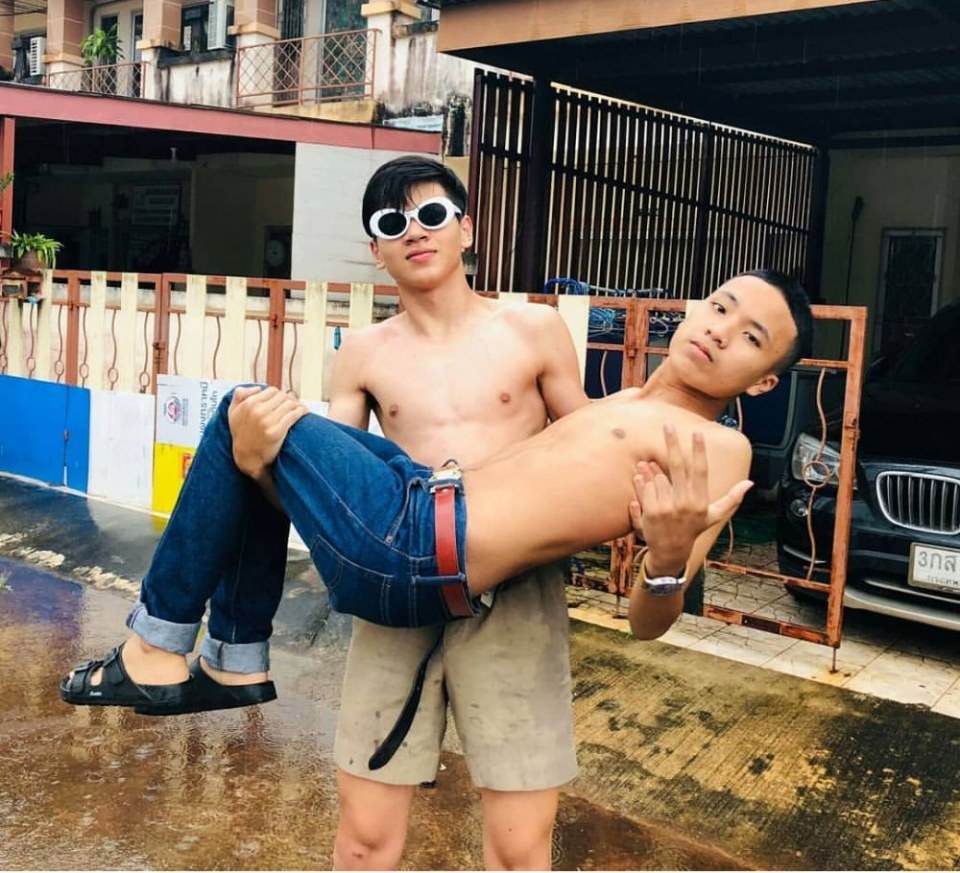 หนุ่มๆ