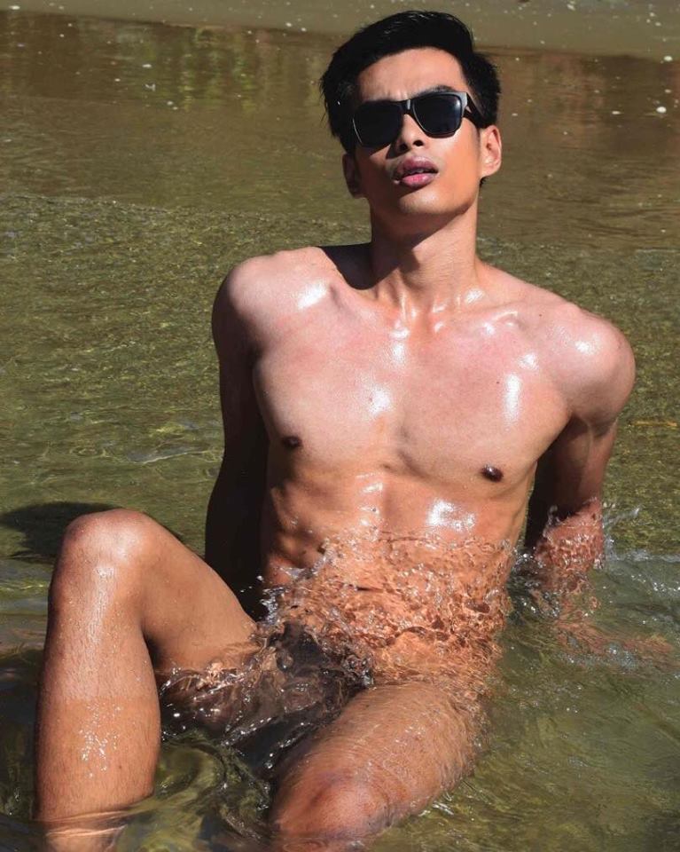 หนุ่มหล่อขึ้นปก 90