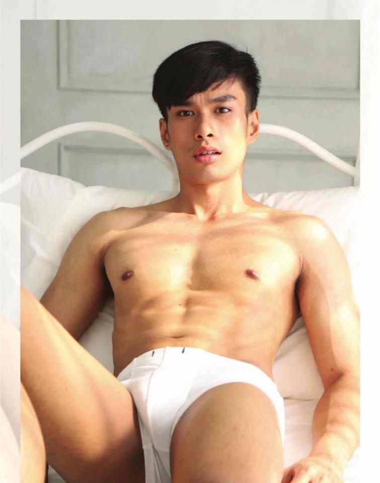 หนุ่มหล่อขึ้นปก 90