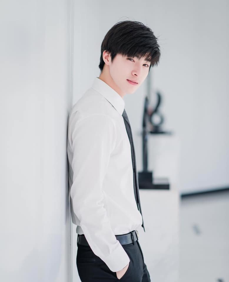 การเรียนมีปัญหา ใส่ชุดนักศึกษามาหาพี่