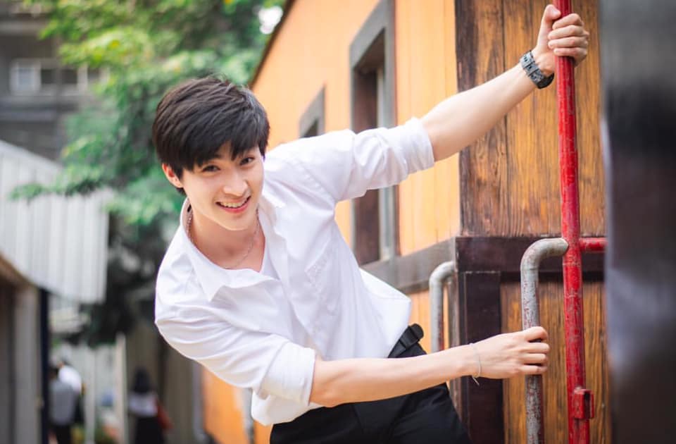 การเรียนมีปัญหา ใส่ชุดนักศึกษามาหาพี่
