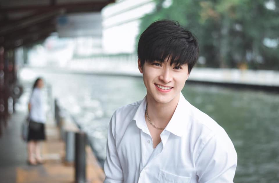 การเรียนมีปัญหา ใส่ชุดนักศึกษามาหาพี่