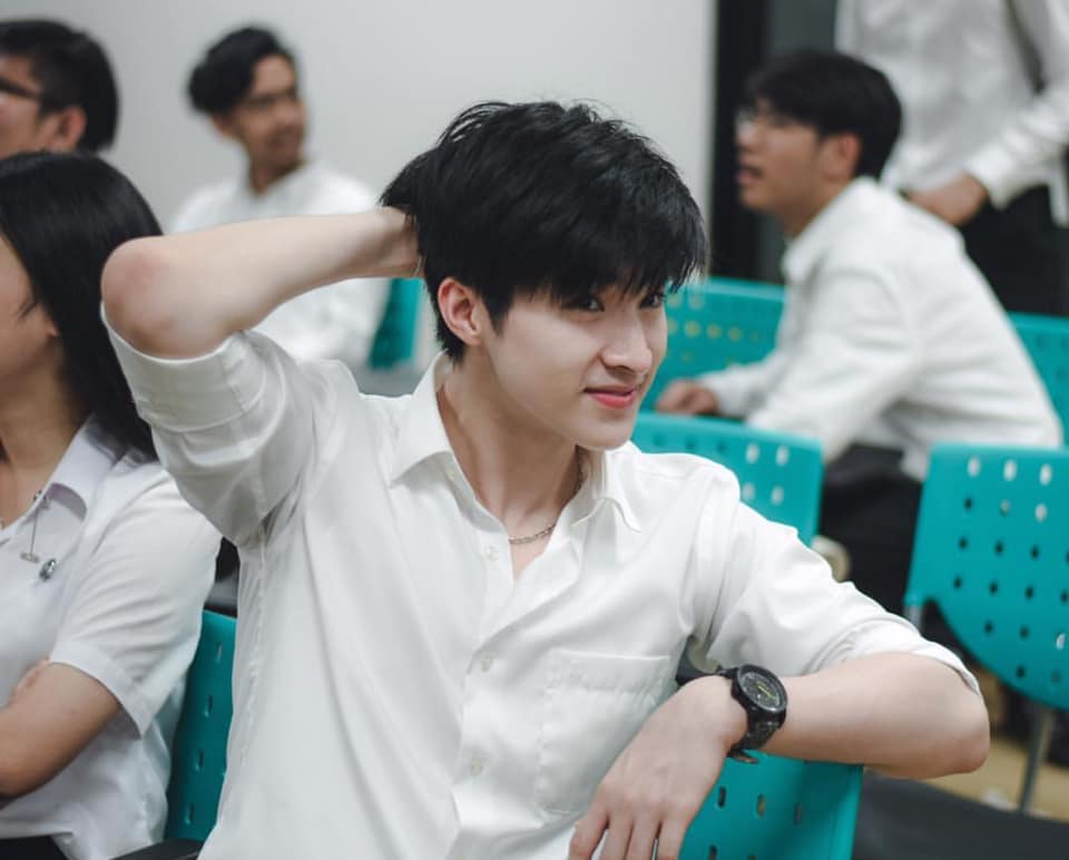 การเรียนมีปัญหา ใส่ชุดนักศึกษามาหาพี่
