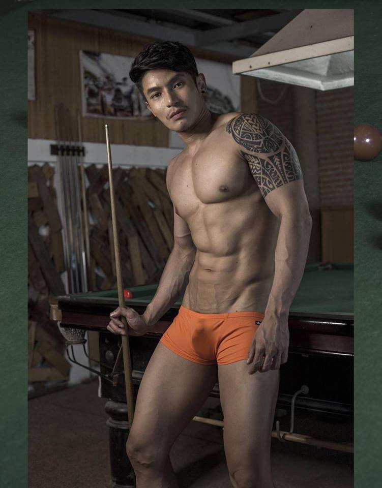 หนุ่มหล่อขึ้นปก 99