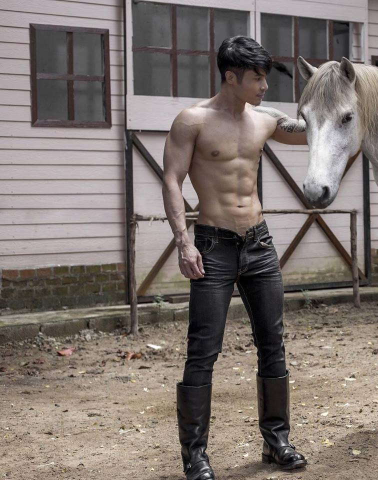หนุ่มหล่อขึ้นปก 99