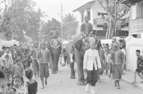 เมืองลาวก่อนปี1975