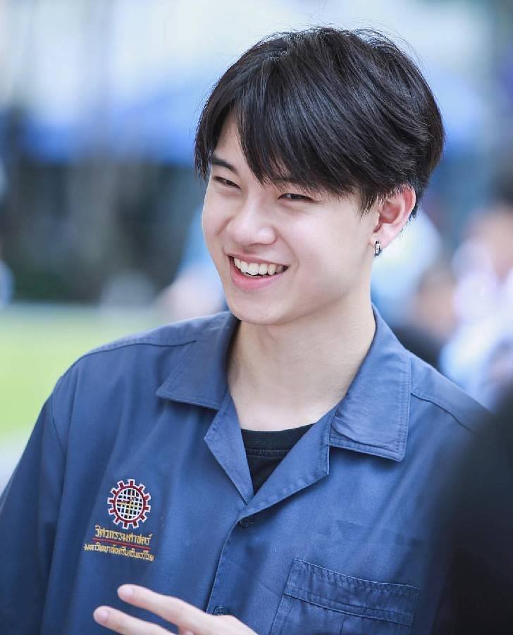 หนุ่มหล่อในเครื่องแบบ 2